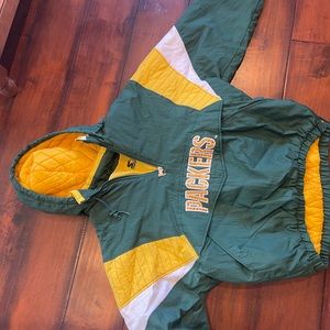 Like new condition mens vintage Green Bay packers pull over starter jacket